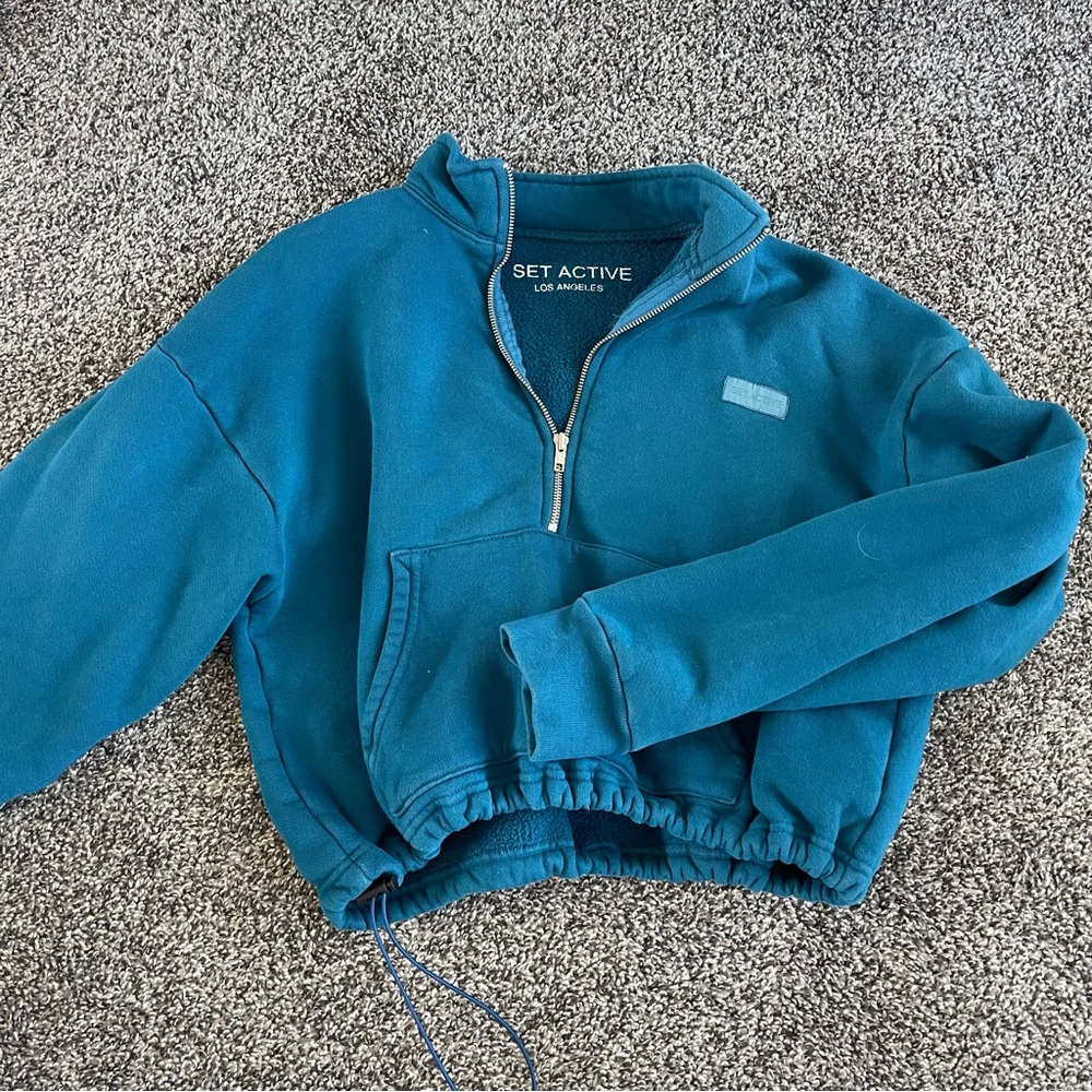 Set active cropped quarterzip